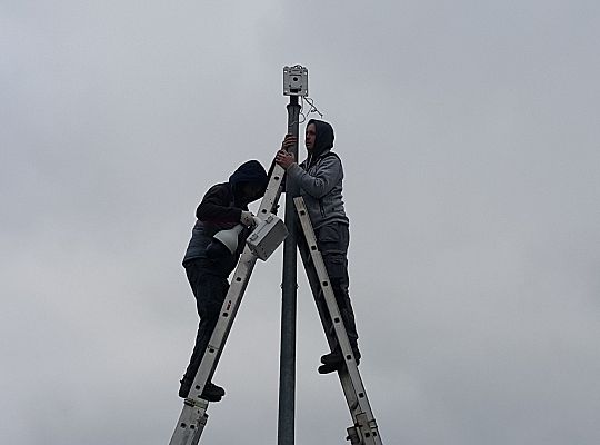 Przygotowanie do instalacji kamery na słupie - teren CH Kaszuby