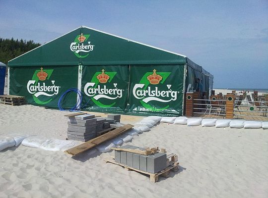 Namiot na plaży Karwia lipiec 2014