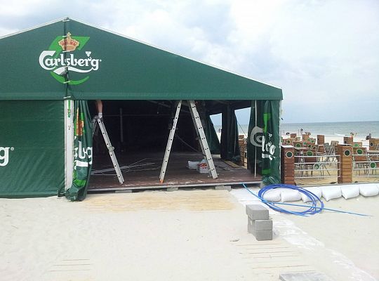 Namiot na plaży Karwia lipiec 2014