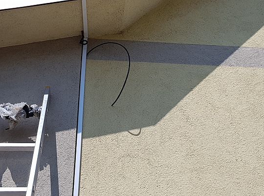 Rozprowadzanie kabli, przygotowanie do montażu kamer