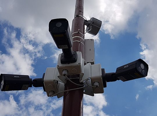 Kamery zainstalowane na słupie w żwirowni k. Kościerzyny