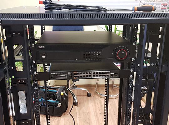 Montaż rejestratora w szafie Rack w Lęborku na stacji paliw