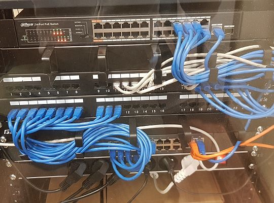 Podłączenie wiązki kabli do rejestratora - Lębork